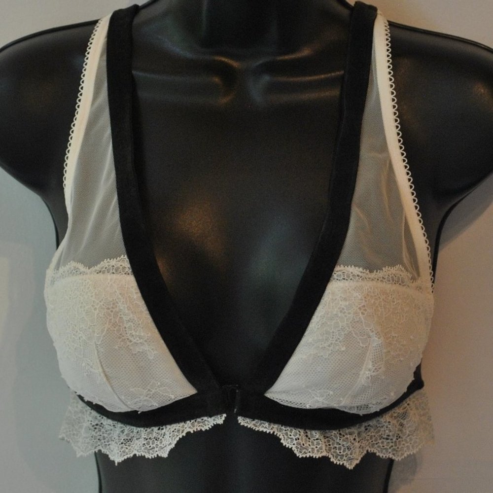 Victoria's Secret Cream Festival Lace Bralette Black Trim M